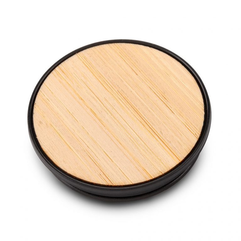 Soporte para Móviles Pump Bamboo dentro de su bolsa individual, listo para ser entregado como un regalo promocional sofisticado