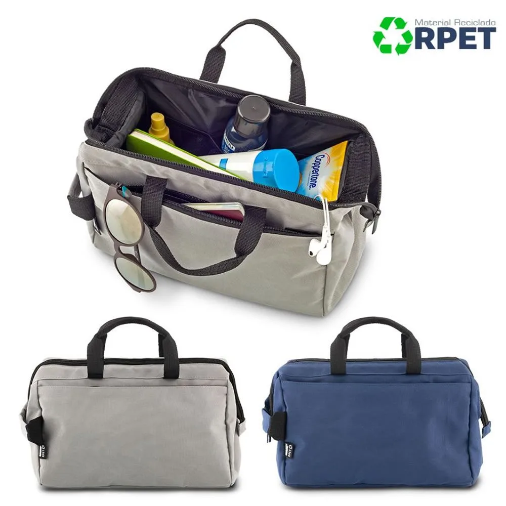 div-1035 general Organizador de Viaje Tango RPET mostrando el bolsillo exterior con cremallera.