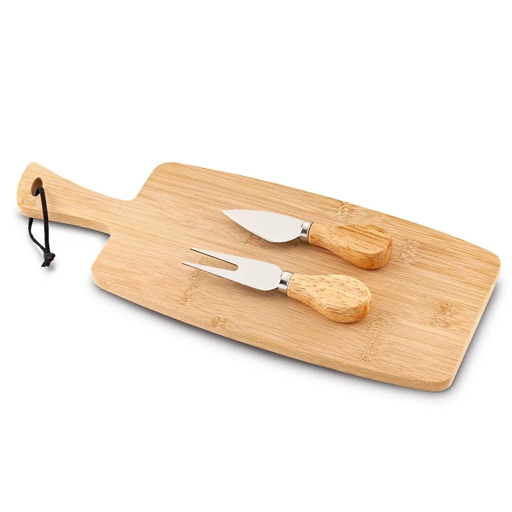 Set de Queso Italy con tabla de bambú y dos accesorios, ideal para servir quesos.