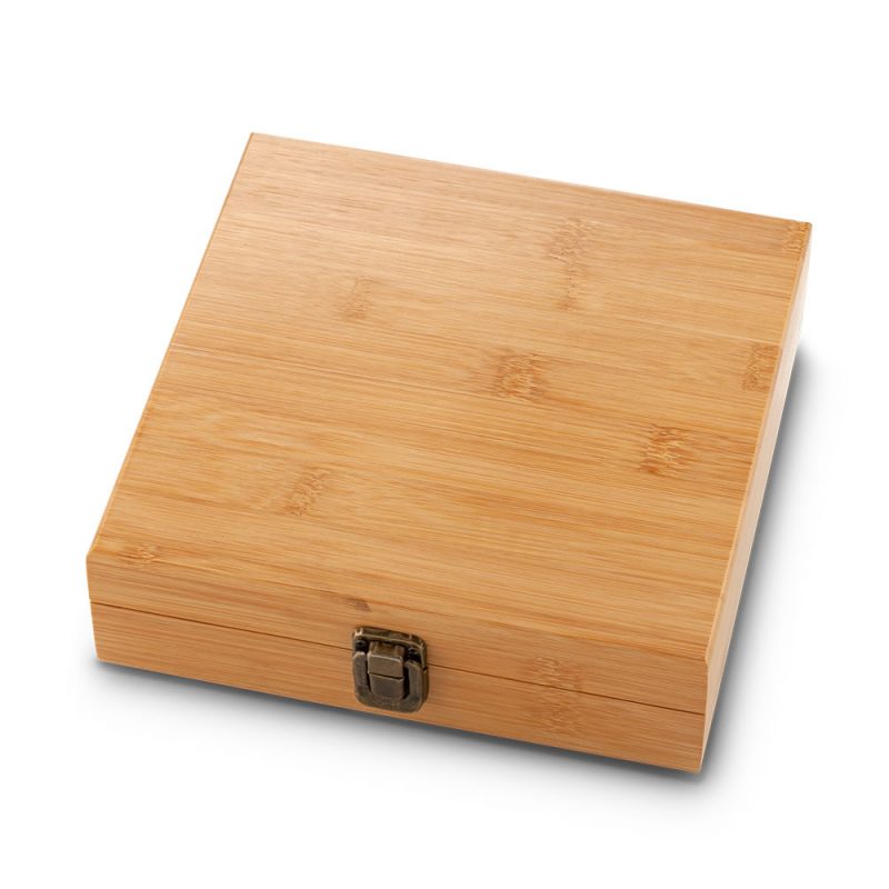 Caja de bambú que presenta el Set de Licorera con Juegos, perfecta para regalos elegantes y corporativos
