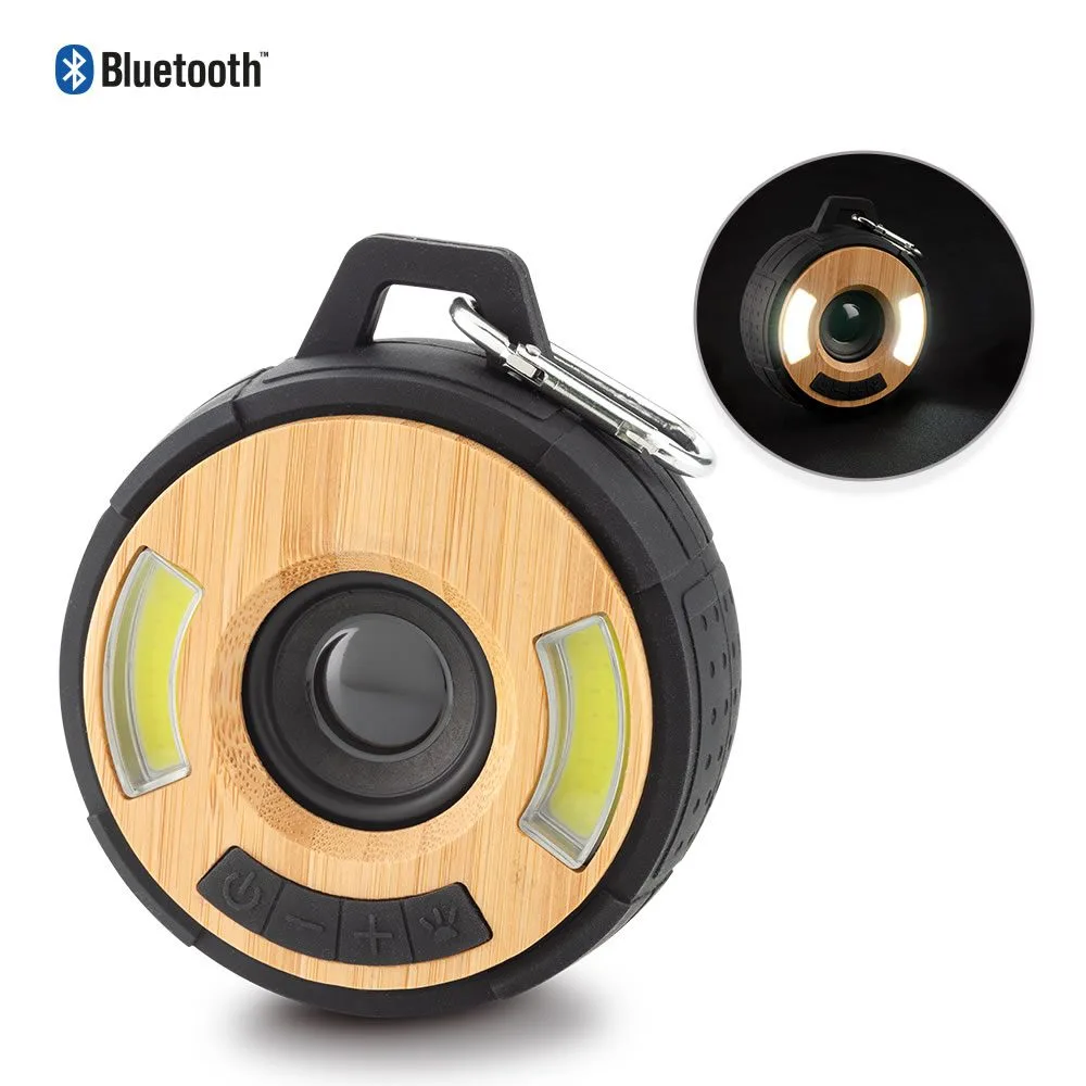 tec-490 general Speaker Bluetooth con Luz Emergency siendo utilizado en exteriores, destacando su portabilidad y funcionalidad