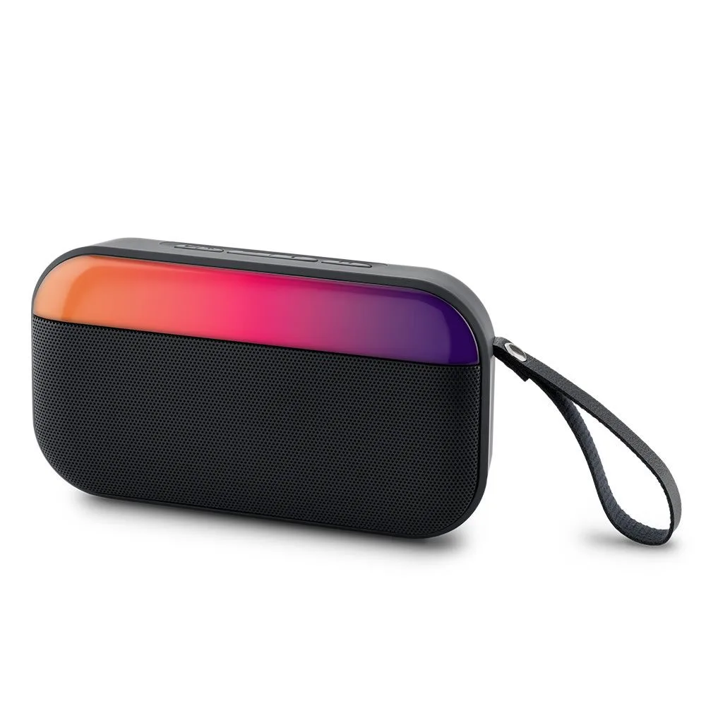 tec-556 general1 Speaker Bluetooth Owen Urban Travel emitiendo luz multicolor en una sala de estar.