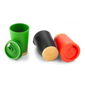 Mug Plástico Glimm Eco 300 Ml con base en bambú y tapa de cierre a presión.