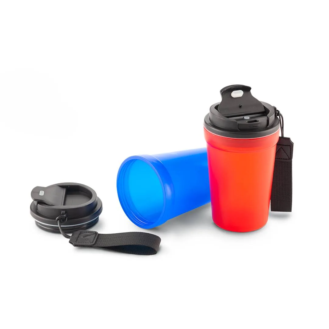 Mug Plástico Voltra 400 Ml con tapa rosca y correa resistente.