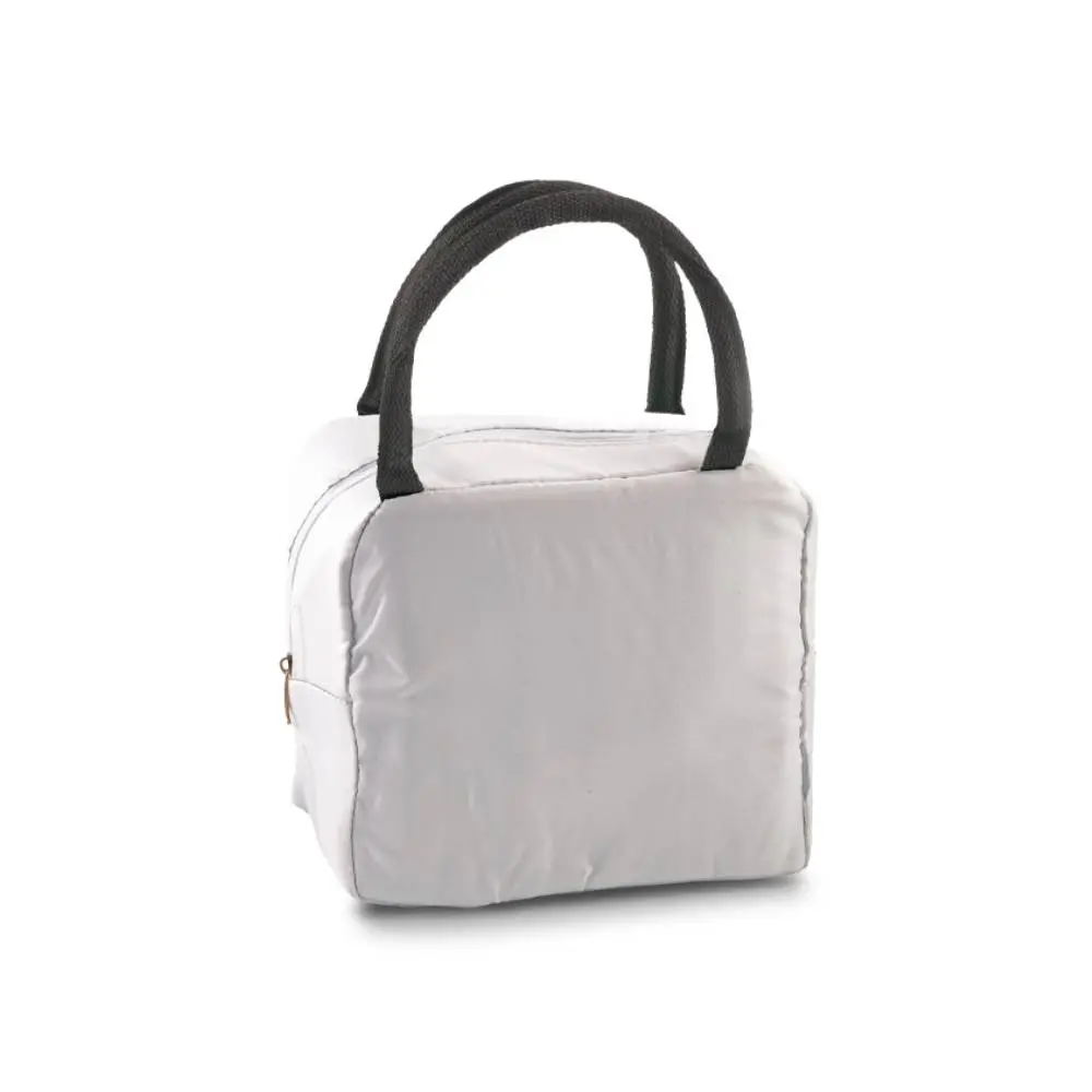 Nevera Cooler Signa DIV-1110 Blanco Nevera Cooler Signa blanca fabricada en poliéster con doble manija y diseño compacto para transportar bebidas frías.