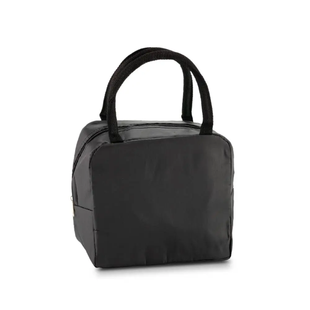 Nevera Cooler Signa DIV-1110 Negro Nevera Cooler Signa negra fabricada en poliéster con dos manijas y diseño compacto para uso promocional.