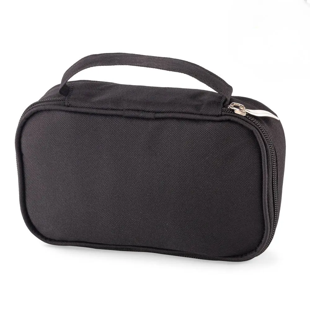 Organizador Multiusos Monet DIV-1181 Negro Organizador Multiusos Monet DIV-1181 negro fabricado en poliéster con cierre de cremallera y asa superior.